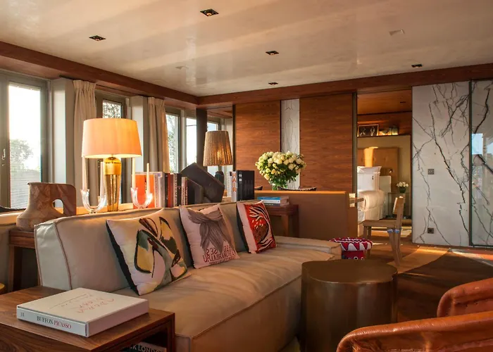 Brach - Evok Collection